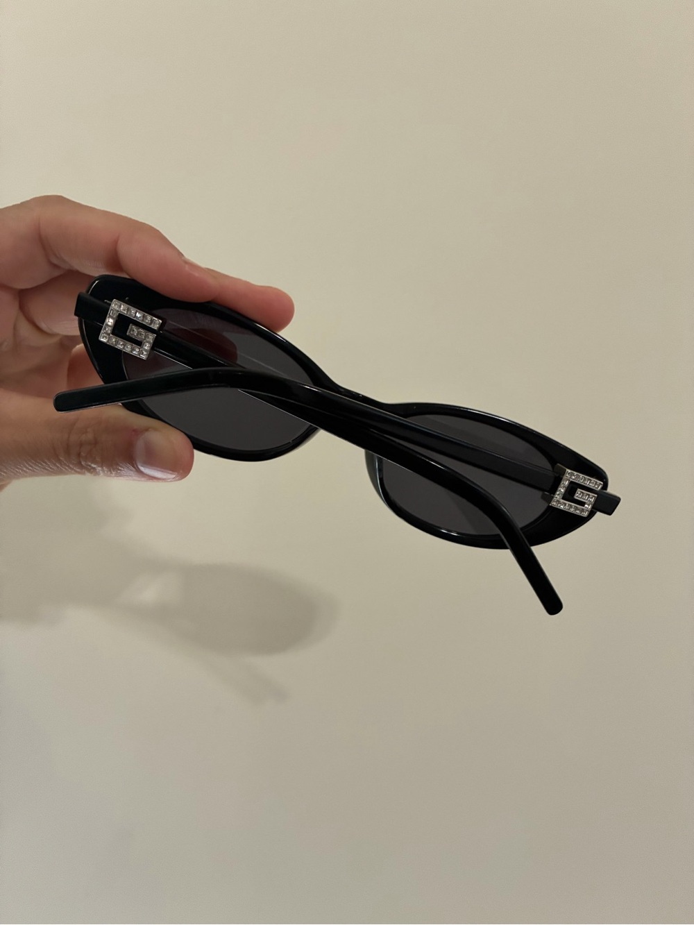 Black Cat-Eye Gucci Sunglasses - Women Accessories - Picture 4 of 9